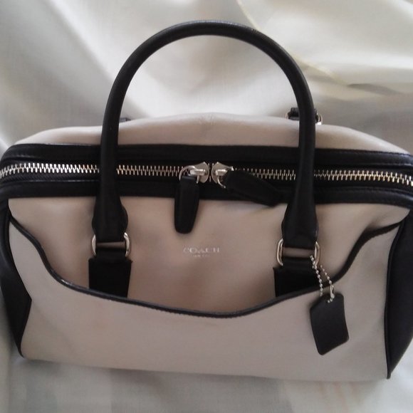 Coach Haley Satchel - Picture 3 of 9